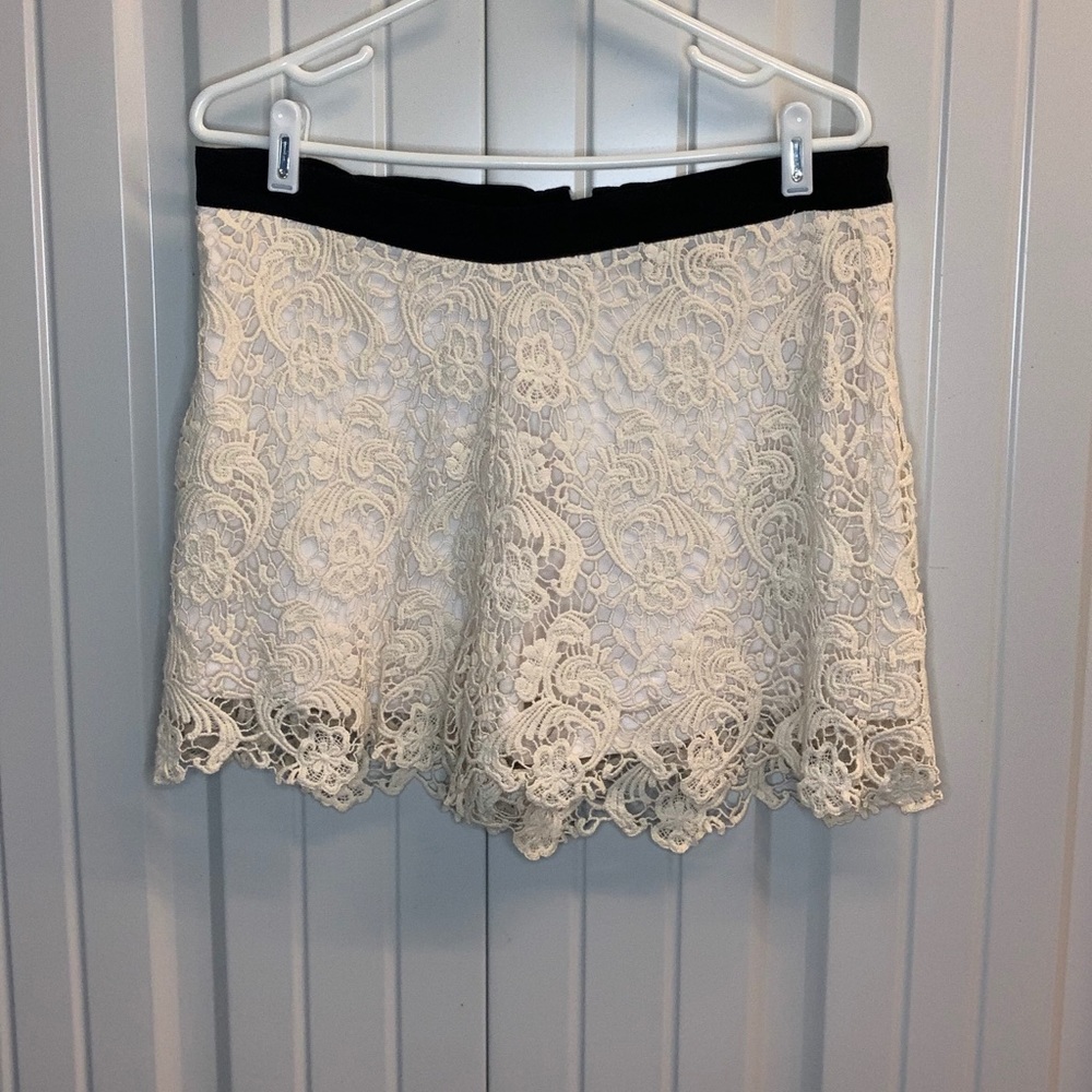 Cotton on beige lace shorts